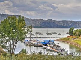 Quiet Cabin with Mtn View and Deck 7 Mi to Navajo Lake، فندق في باغوسا سبرينغز