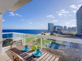 Apartment with Stunning Seaviews, hotel di Sliema