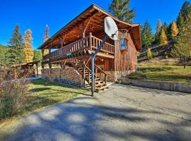 Scenic Kootenai Forest Home with Outdoor Living Area, hotel a Rexford