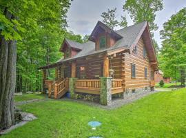 Lake Wallenpaupack Cabin with Shared Pool!, cottage in Lake Ariel