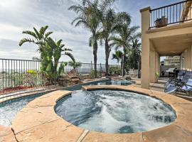 Luxury Ocean-View Getaway with Pool, Patio and Hot Tub, hotell med pool i San Diego