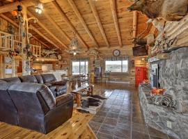 Custom Belle Fourche Cabin Great for Large Groups, hotel na may parking sa Belle Fourche
