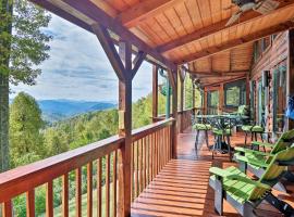 Cabin with BBQ and Games - Walk to Blue Ridge Parkway!, cottage in Balsam