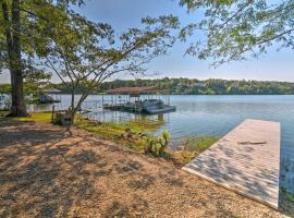 Home on Lake Catherine with Dock 9 Mi to Hot Springs, villa en Price