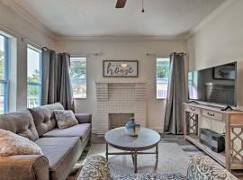 Walk to Dtwn Winter Garden Home with Patio, hotel en Orlando