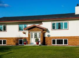 Fairbanks Alaskan Abode about 1 Mile to Pioneer Park!, дом для отпуска в городе Фэрбанкс