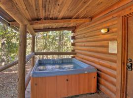 Peaceful Cabin 4 Mi to Broken Bow Lake with Hot Tub!，斯蒂芬斯穴窟的飯店