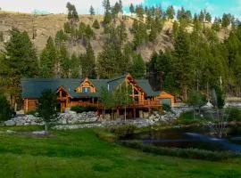 Custom Bitterroot Valley Cabin with Hot Tub and Views!