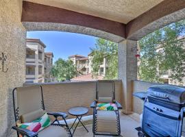 Mesa Condo with Private Patio and Grill Pool Access!, hotel em Mesa