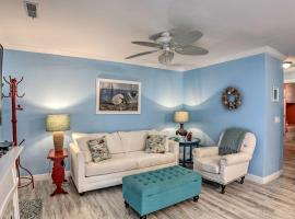 Breezy Murrells Inlet Condo with Deck Walk to Beach, hotel di Myrtle Beach