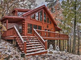 Secluded Smoky Mountain Cabin with Wraparound Deck!, hotel em Cosby