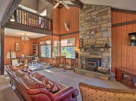 Near Skiing Lakefront Gem with Kayaks in Long Pond, ξενοδοχείο σε Long Pond