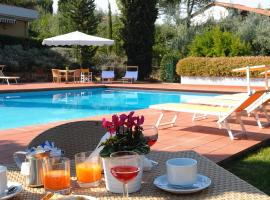 Residence Poggio Golf Chianti Firenze، فندق جولف في إمبرونيتا