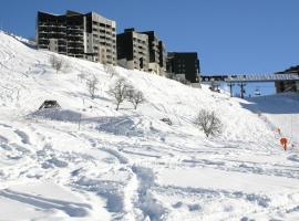 Azureva Les Menuires, hotel in Les Menuires