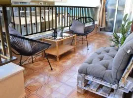 Seafront apt Amazing terrace 2 double & 2 single bed