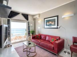 Apartment in front of the Beach, hotel in Pineda de Mar