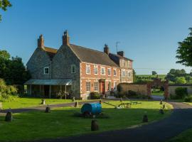 Rollestone Manor B&B and Restaurant, country house in Shrewton