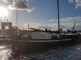 Hotelschip Bracksand Amsterdam City, in de zomer én de winter!, hotel in Amsterdam