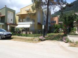 House by the sea, holiday home in Chrysi Ammoudia