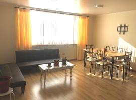 Departamento completo 70 mts2 (2 habs + 2 futones) - Centro Tomé - 6 personas max - Edificio Don Francisco, מלון בטומה