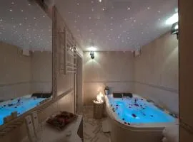 Deluxe Jacuzzi Apartment by LIUKSAI