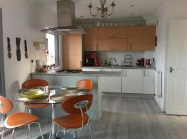 Two bedroom London Luxury Apartment, luksushotelli Lontoossa