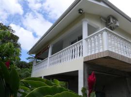 Tropical Garden Self Catering, hytte i Victoria