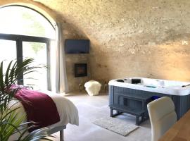 Paradise Love In Provence - loft en pierres - spa privatif, hotel with jacuzzis in Reillanne