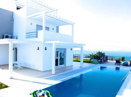 Luxury Villa with amazing view, Cesme, hotel in Cesme