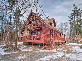 Secluded Johnsburg Outdoor Oasis - Private Hot Tub, vil·la a Johnsburg