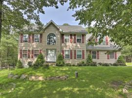 Spacious Poconos Home with Game Room, Deck and Hot Tub, βίλα σε Albrightsville