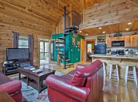 Trot Inn Bryson City Cabin with Hot Tub and Fire Pit!, vacation rental in Bryson City