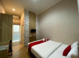 RedDoorz Syariah near Universitas Negeri Malang, bed and breakfast en Malang