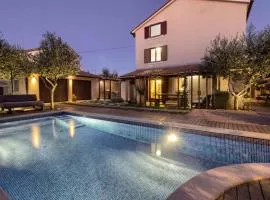 Charming villa Donatella with private pool in Pula