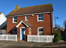 Strand House, holiday home in Camber