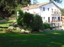 Allotjaments Mas Rafalot, hotel v destinaci Bas