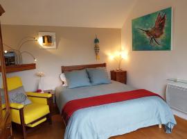GIVERNY COTTAGE, cheap hotel in Saint-Coulomb
