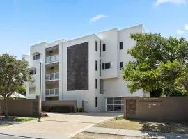 Relax in stylish comfort, Sunshine Beach