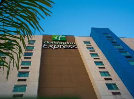 Holiday Inn Express Saltillo Zona Aeropuerto, an IHG Hotel: Saltillo'da bir otel