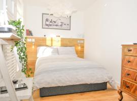 Whitsun Cottage - A cosy one bedroom Victorian cottage sleeping up to 3 guests、ゴスポートのホテル