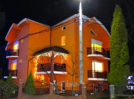 Casa Iulian, hotel em Cavnic