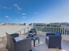 Centric and Modern Penthouse close to Amenities, hotell i Msida