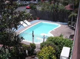Avaleen Lodge Motor Inn