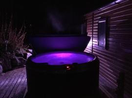 Cairn View Chalet, hotel with jacuzzis in Aviemore