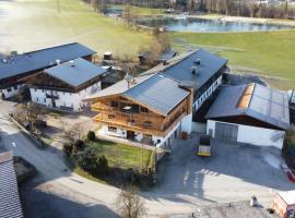 Bauernhof Bichlhof, hotelli Söllissä lähellä maamerkkiä Hexenteppich Ski Lift