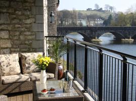 Luxury riverside apartment in Kendal, hotel in Kendal