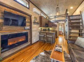 Smoky Mountain Tiny Home, hotel near Smoky Mountain ziplines, Pigeon Forge