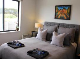 Your Home Away From Home, hotel Warrnamboolban