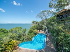 Pousada Enseada das Garças, hotel with pools in São Pedro da Aldeia