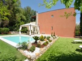 Sant'Anna Villa Sleeps 4 with Pool and WiFi, hotel u gradu SantʼAnna